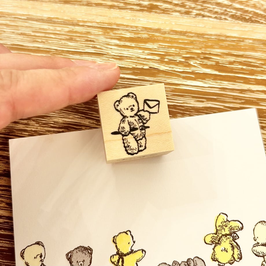 Bear (Letter and Pen) 手紙とペンを持つくま ハンコ - Krimgen Rubber Stamp