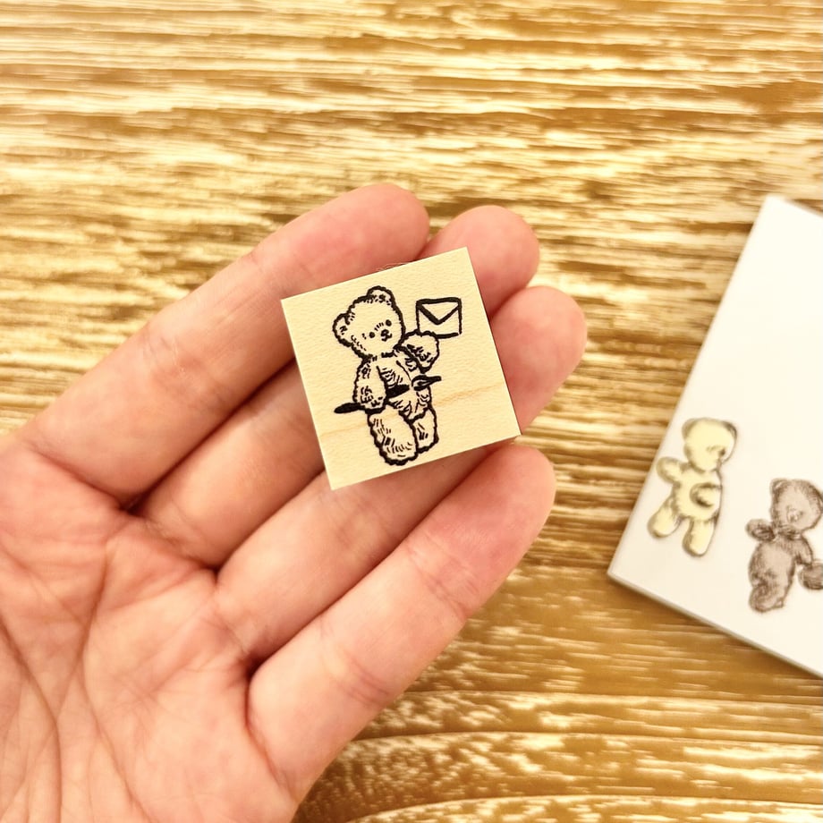 Bear (Letter and Pen) 手紙とペンを持つくま ハンコ - Krimgen Rubber Stamp