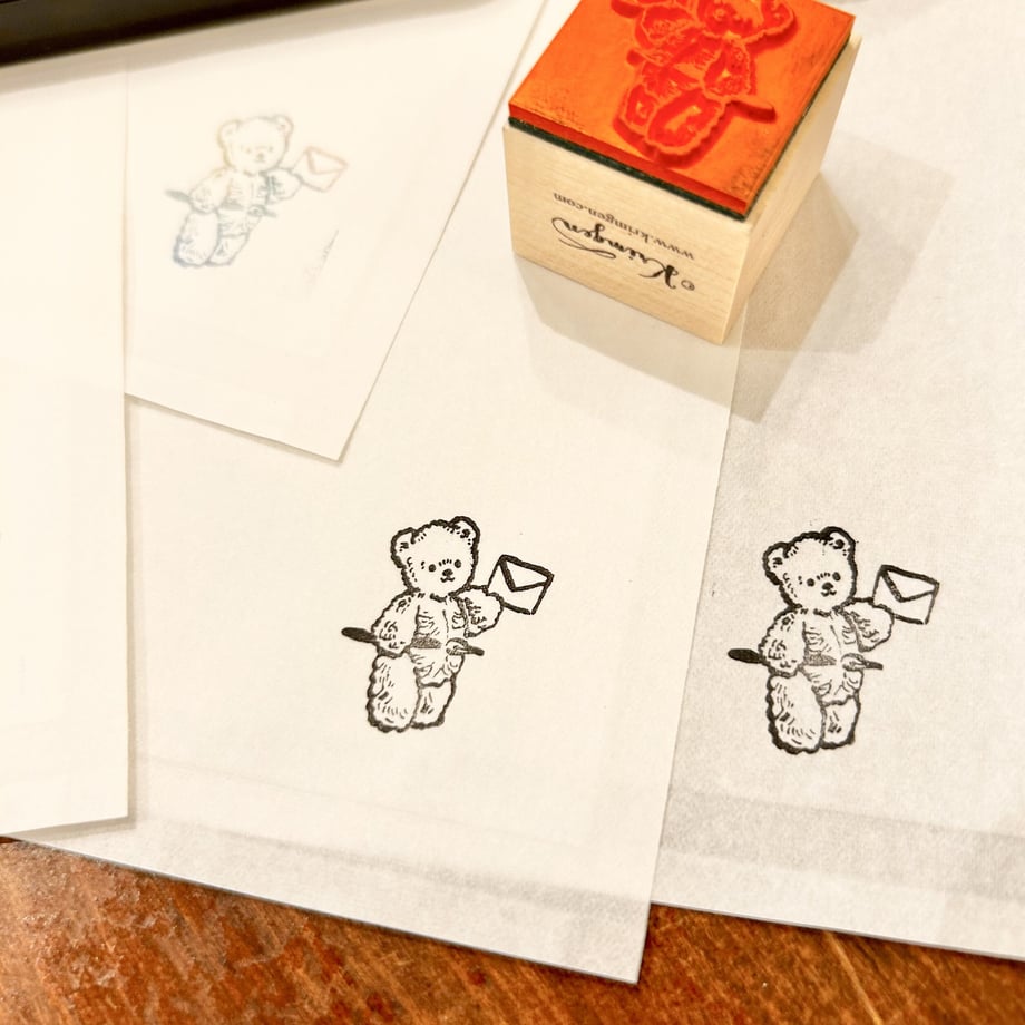 Bear (Letter and Pen) 手紙とペンを持つくま ハンコ - Krimgen Rubber Stamp